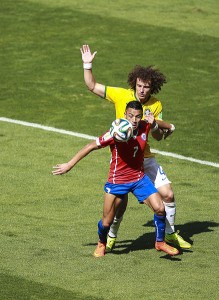 Alexis Sanchez David Luiz Zweikampf