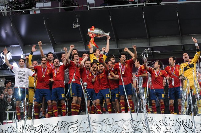 Spanische Nationalmannschaft EM 2012 Sieger mit Pokal