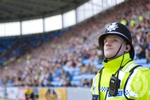 Polizei im Fußballstadion